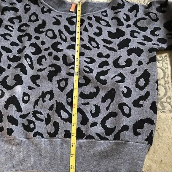 Feiersi pullover sweater. Size M NWOT. Smoke free home. - Picture 6 of 9